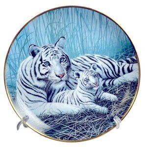 NWT Wildlife Decorative Plate with White Tigers